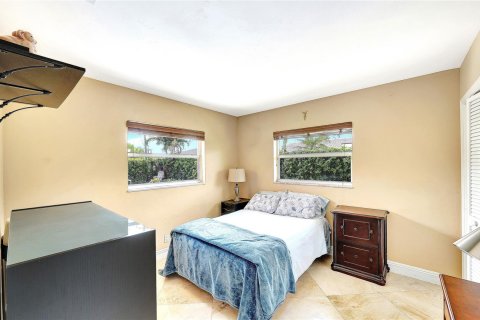 House in Lighthouse Point, Florida 3 bedrooms, 176.61 sq.m. № 1210284 - photo 25