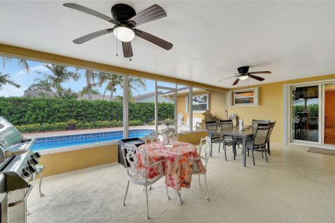 House in Lighthouse Point, Florida 3 bedrooms, 176.61 sq.m. № 1210284 - photo 16