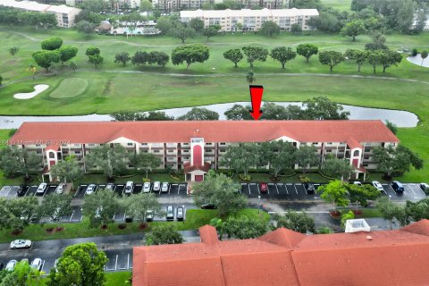 Condominio en venta en Pembroke Pines, Florida, 2 dormitorios, 110.74 m2 № 1331753 - foto 5