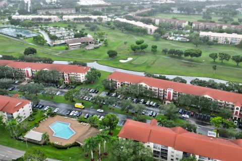 Condominio en venta en Pembroke Pines, Florida, 2 dormitorios, 110.74 m2 № 1331753 - foto 8