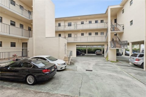 Copropriété à vendre à Miami Beach, Floride: 2 chambres, 80.92 m2 № 1345500 - photo 11