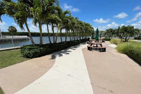 Condo in Sunny Isles Beach, Florida, 1 bedroom  № 1171076 - photo 12