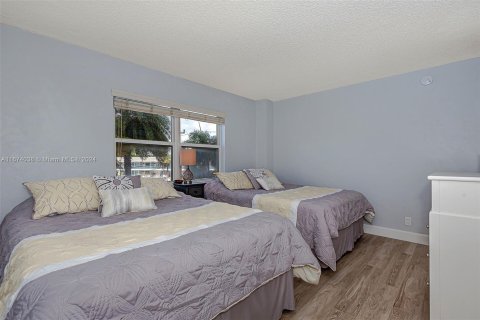 Condo in Pompano Beach, Florida, 2 bedrooms  № 1397355 - photo 16