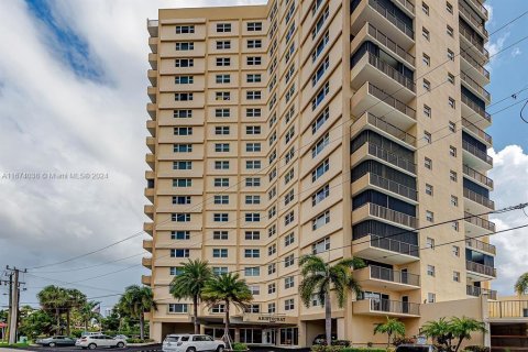 Condo in Pompano Beach, Florida, 2 bedrooms  № 1397355 - photo 7