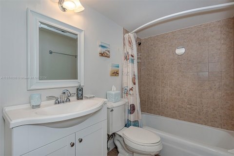 Condo in Pompano Beach, Florida, 2 bedrooms  № 1397355 - photo 17