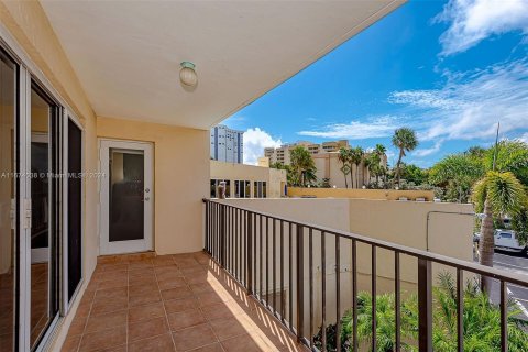 Condo in Pompano Beach, Florida, 2 bedrooms  № 1397355 - photo 8