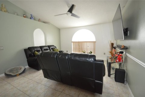 House in Kissimmee, Florida 4 bedrooms, 173.54 sq.m. № 1242872 - photo 10