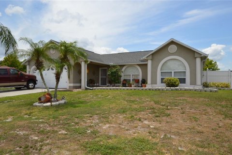 Villa ou maison à vendre à Kissimmee, Floride: 4 chambres, 173.54 m2 № 1242872 - photo 1