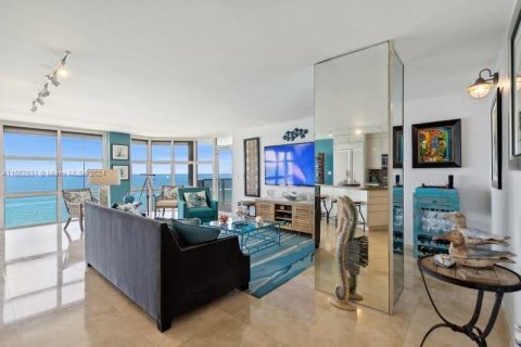 Condo in Miami Beach, Florida, 2 bedrooms  № 1348429 - photo 5