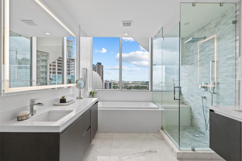 Condominio en venta en Miami, Florida, 3 dormitorios, 201.78 m2 № 1348430 - foto 27