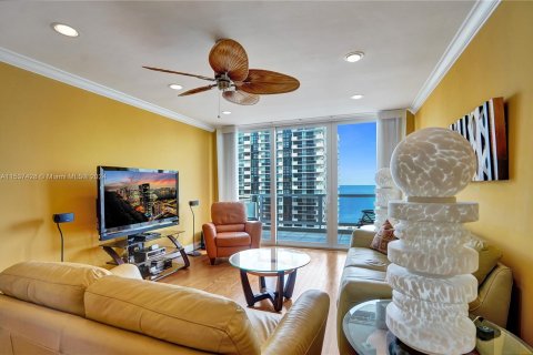 Condo in Miami Beach, Florida, 2 bedrooms  № 1028876 - photo 4