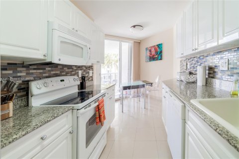 Condominio en alquiler en Sunny Isles Beach, Florida, 3 dormitorios, 169.08 m2 № 1070995 - foto 22