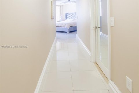 Condominio en alquiler en Sunny Isles Beach, Florida, 3 dormitorios, 169.08 m2 № 1070995 - foto 26