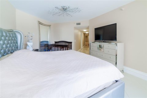 Condominio en alquiler en Sunny Isles Beach, Florida, 3 dormitorios, 169.08 m2 № 1070995 - foto 30
