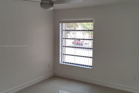 Condominio en alquiler en Miami, Florida, 2 dormitorios, 108.7 m2 № 1060753 - foto 28