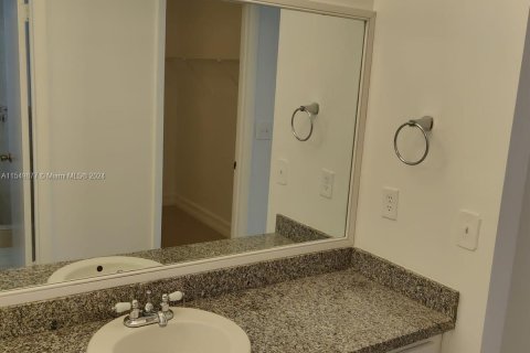 Condominio en alquiler en Miami, Florida, 2 dormitorios, 108.7 m2 № 1060753 - foto 25