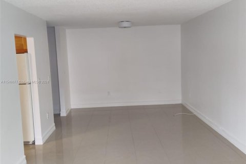 Condominio en alquiler en Miami, Florida, 2 dormitorios, 108.7 m2 № 1060753 - foto 8