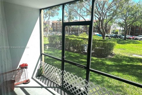 Copropriété à vendre à Pembroke Pines, Floride: 2 chambres, 112.13 m2 № 1078407 - photo 21