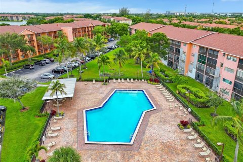 Copropriété à vendre à Pembroke Pines, Floride: 2 chambres, 112.13 m2 № 1078407 - photo 26