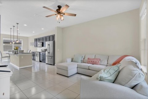 Adosado en venta en Saint Cloud, Florida, 2 dormitorios, 162.67 m2 № 1246817 - foto 3