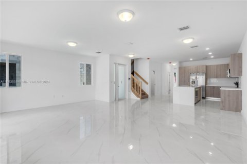 Townhouse in Miami, Florida 5 bedrooms, 233.93 sq.m. № 1418620 - photo 15