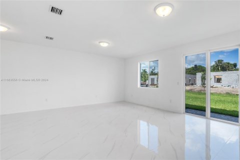 Townhouse in Miami, Florida 5 bedrooms, 233.93 sq.m. № 1418620 - photo 17