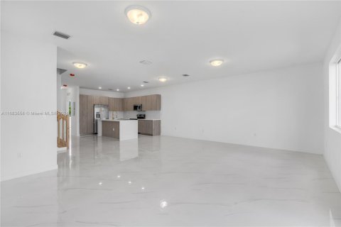 Townhouse in Miami, Florida 5 bedrooms, 233.93 sq.m. № 1418620 - photo 16