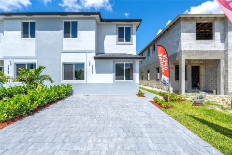 Townhouse in Miami, Florida 5 bedrooms, 233.93 sq.m. № 1418620 - photo 8