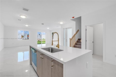 Townhouse in Miami, Florida 5 bedrooms, 233.93 sq.m. № 1418620 - photo 21