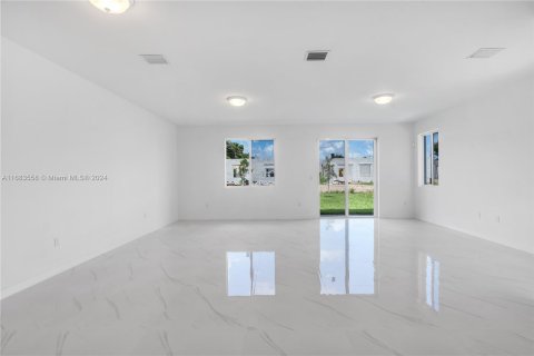 Townhouse in Miami, Florida 5 bedrooms, 233.93 sq.m. № 1418620 - photo 14