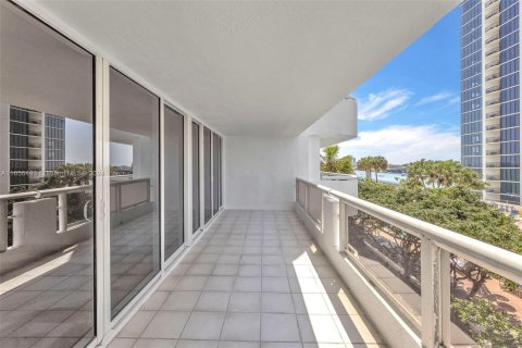 Condo in Miami, Florida, 1 bedroom  № 1360761 - photo 19