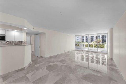 Condo in Miami, Florida, 1 bedroom  № 1360761 - photo 7