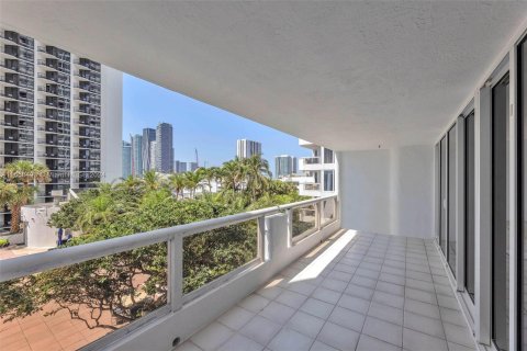 Condo in Miami, Florida, 1 bedroom  № 1360761 - photo 18