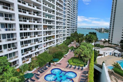 Condo in Miami, Florida, 1 bedroom  № 1360761 - photo 28