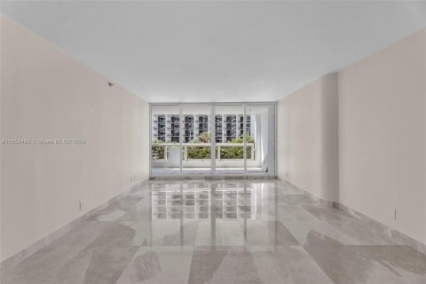 Condo in Miami, Florida, 1 bedroom  № 1360761 - photo 8