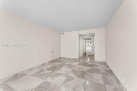 Condo in Miami, Florida, 1 bedroom  № 1360761 - photo 14