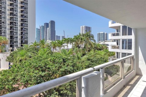 Condo in Miami, Florida, 1 bedroom  № 1360761 - photo 21