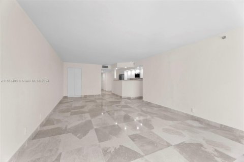 Condo in Miami, Florida, 1 bedroom  № 1360761 - photo 6