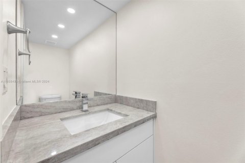 Condo in Miami, Florida, 1 bedroom  № 1360761 - photo 9