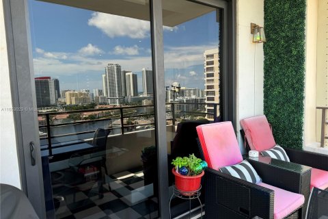 Condominio en venta en Hallandale Beach, Florida, 1 dormitorio, 92.9 m2 № 1358736 - foto 3