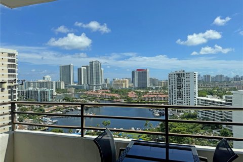 Copropriété à vendre à Hallandale Beach, Floride: 1 chambre, 92.9 m2 № 1358736 - photo 1