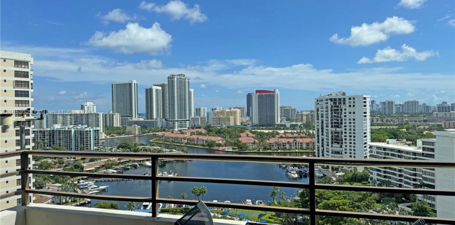 Condo in Hallandale Beach, Florida, 1 bedroom  № 1358736