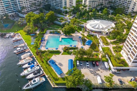 Copropriété à vendre à Hallandale Beach, Floride: 1 chambre, 92.9 m2 № 1358736 - photo 30