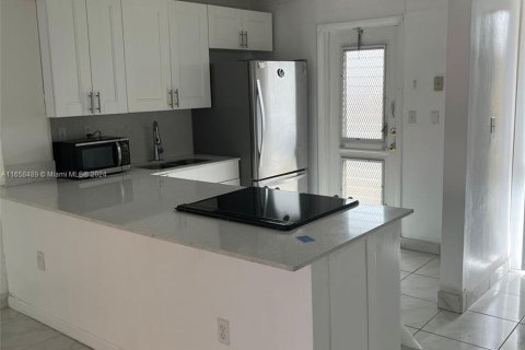 Copropriété à vendre à North Miami Beach, Floride: 1 chambre, 68.93 m2 № 1360759 - photo 1