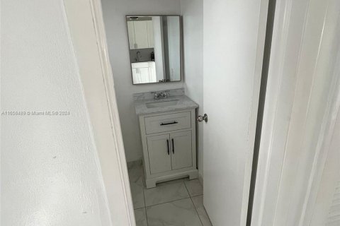 Copropriété à vendre à North Miami Beach, Floride: 1 chambre, 68.93 m2 № 1360759 - photo 4