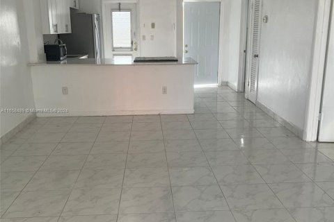 Copropriété à vendre à North Miami Beach, Floride: 1 chambre, 68.93 m2 № 1360759 - photo 2