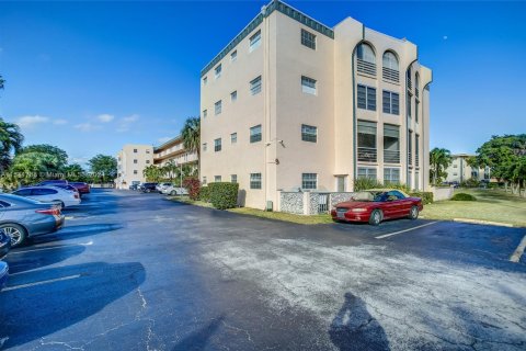 Condo in Lauderdale Lakes, Florida, 1 bedroom  № 1037582 - photo 3