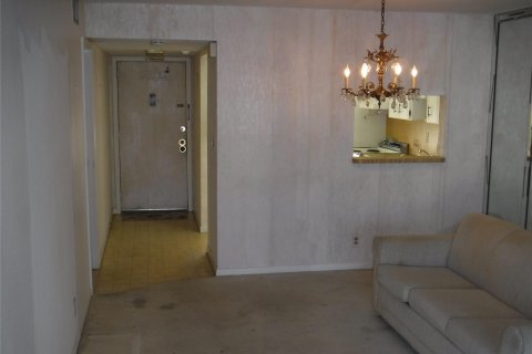 Condo in Lauderhill, Florida, 1 bedroom  № 1065488 - photo 12