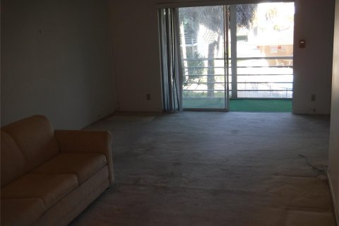 Condominio en venta en Lauderhill, Florida, 1 dormitorio, 83.98 m2 № 1065488 - foto 22