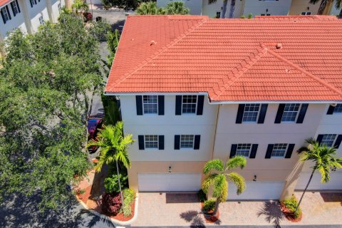 Adosado en venta en Lake Worth, Florida, 3 dormitorios, 185.8 m2 № 1065450 - foto 1